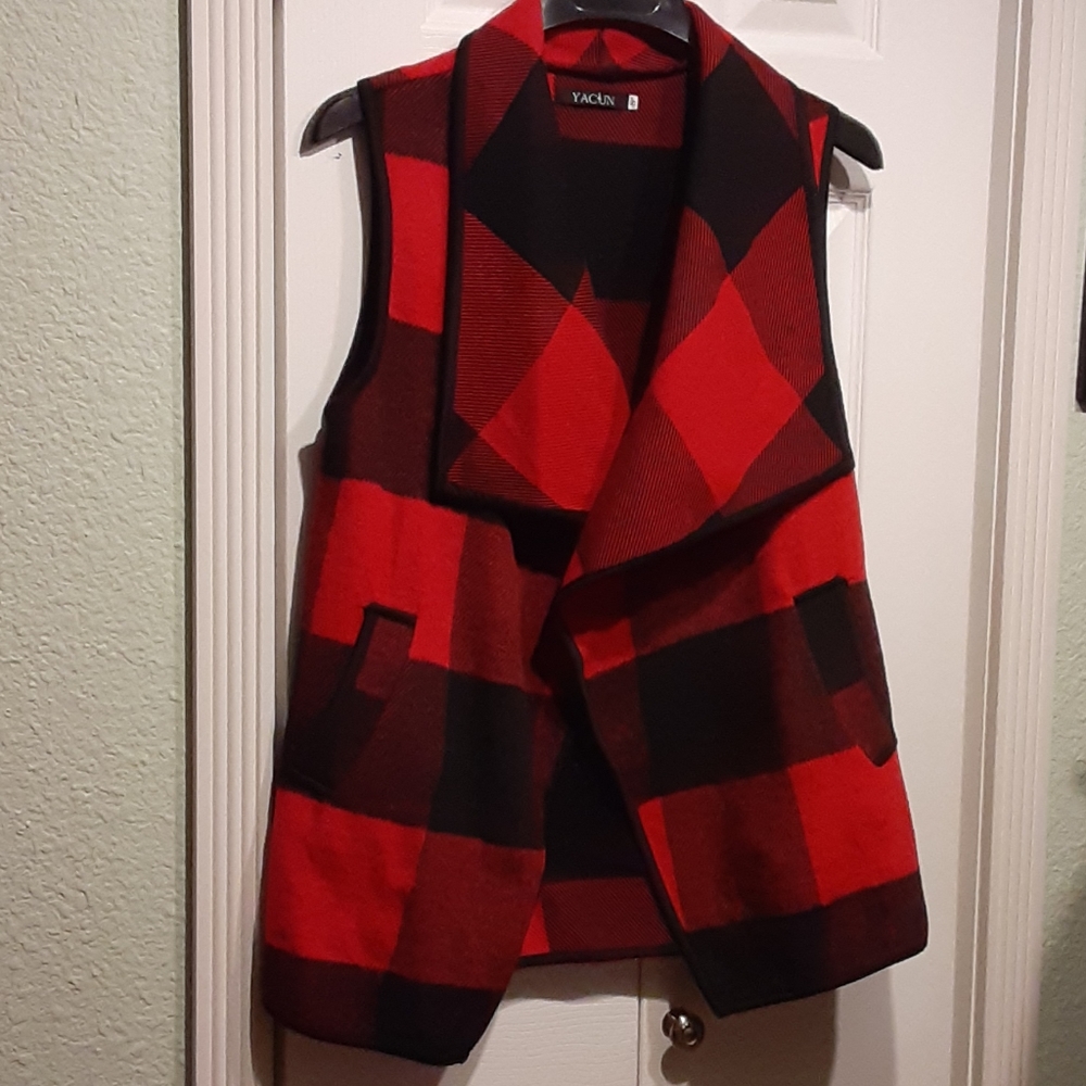 YACUN Black and Red buffalo plaid, open front vest S